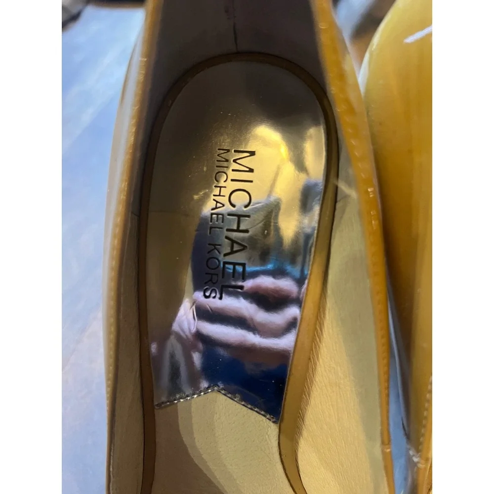 Michael Kors Womens Peep Toe Platform Pump Patent Leather Mustard Yellow Size 9M